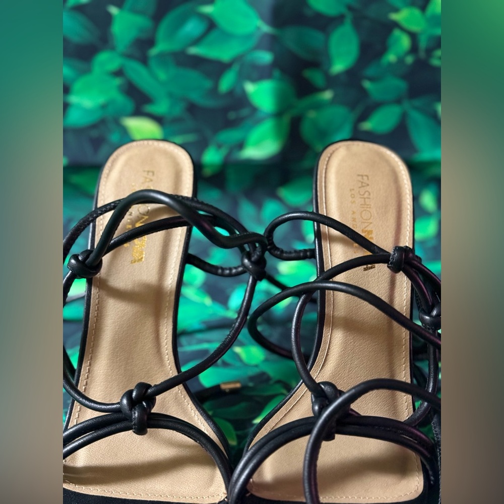 SALE NEW Tiny Defect Never Worn Fashion Nova Heels Ready To Ship Black N Gold - Picture 8 of 11